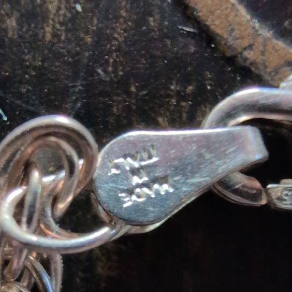 Silver Cameo Pendant Necklace Artistic Design - Picture 5 of 5